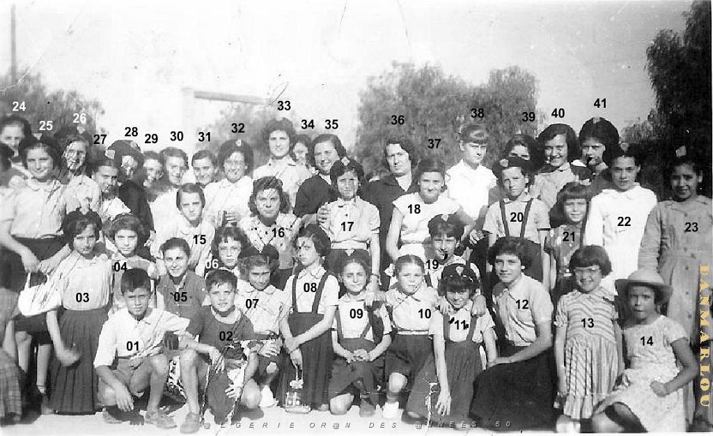 ORAN EGLISE DE MARAVAL1952 DEPART DE LA COLO DU LEZERT.jpg